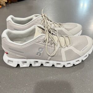 On Cloud whiteish/Cream Athletic shoes size 8